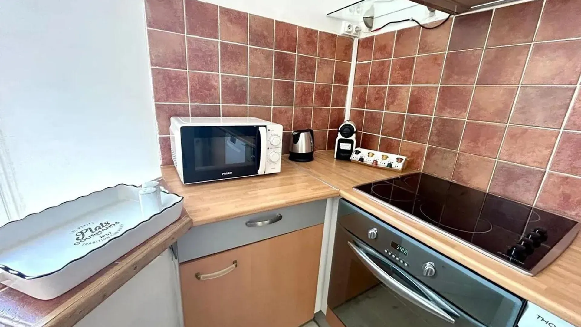 Appartement D'Une Chambre A Juans Les Pins , A 300 M De La Plage Avec Wifi France