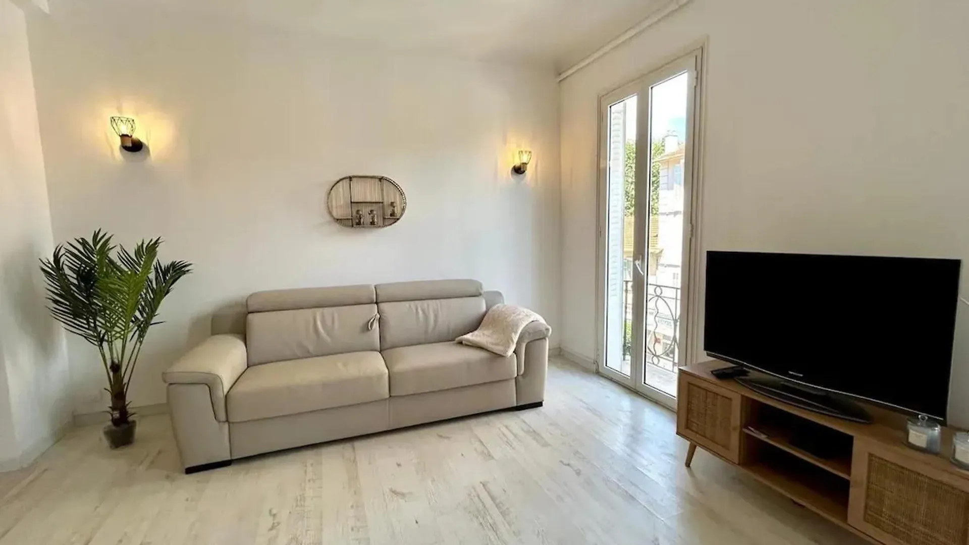 Appartement D'Une Chambre A Juans Les Pins , A 300 M De La Plage Avec Wifi